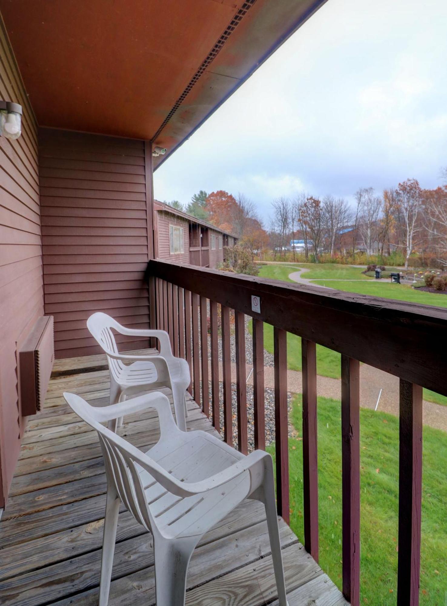 Fireside Inn & Suites Gilford Esterno foto